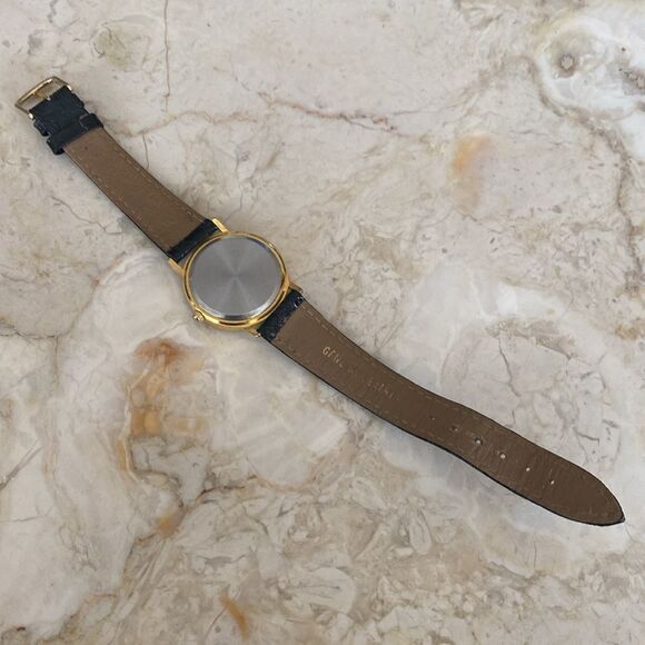 Louis Feraud Equestrian Gold Tone & Crystals Wristwatch - Picture 4 of 10